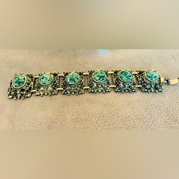 VINTAGE 1970s JADE BRACELET - Picture 1 of 4